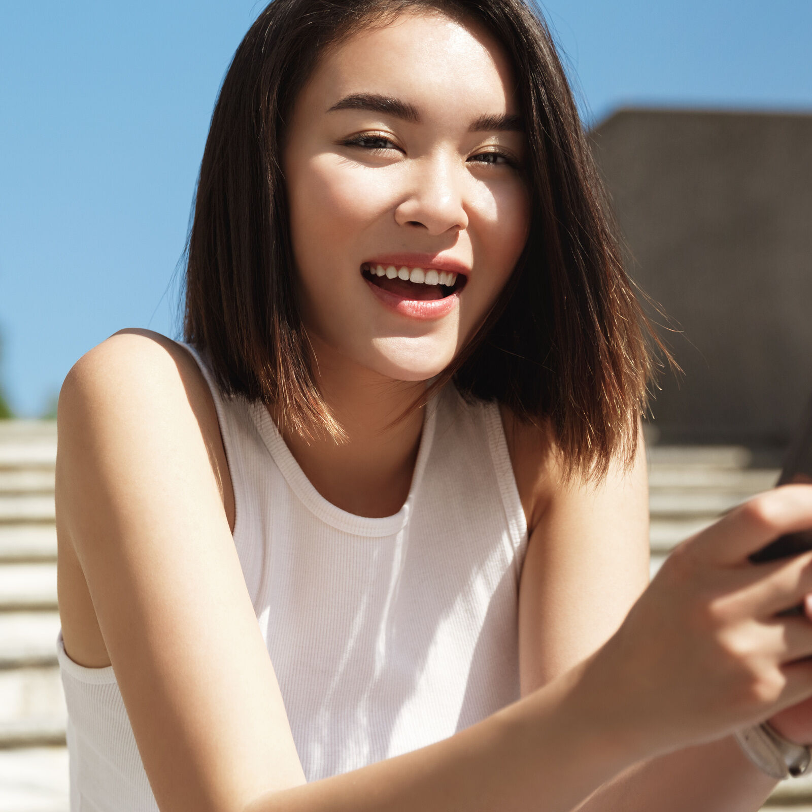Should I use sunscreen for sensitive oily skin?